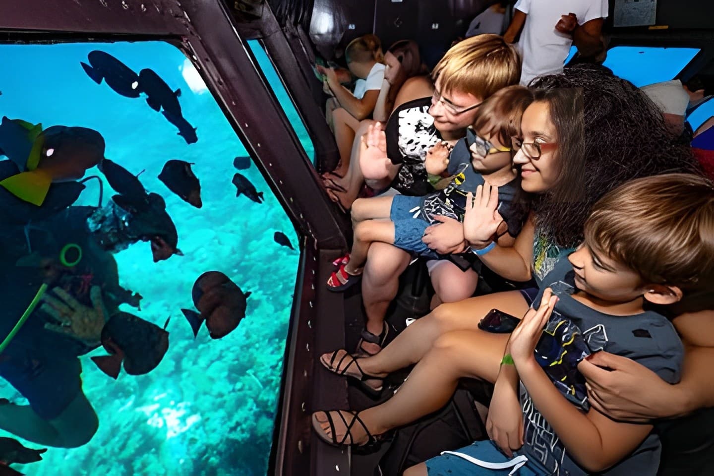 Red Sea Semi-Submarine Tour & Snorkeling experience : Hurghada