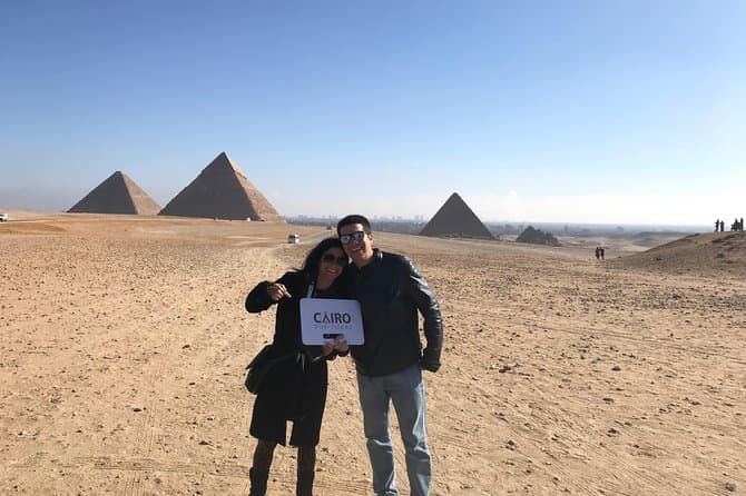 Full-Day Private Tour to Giza Pyramids & Egyptian Museum
