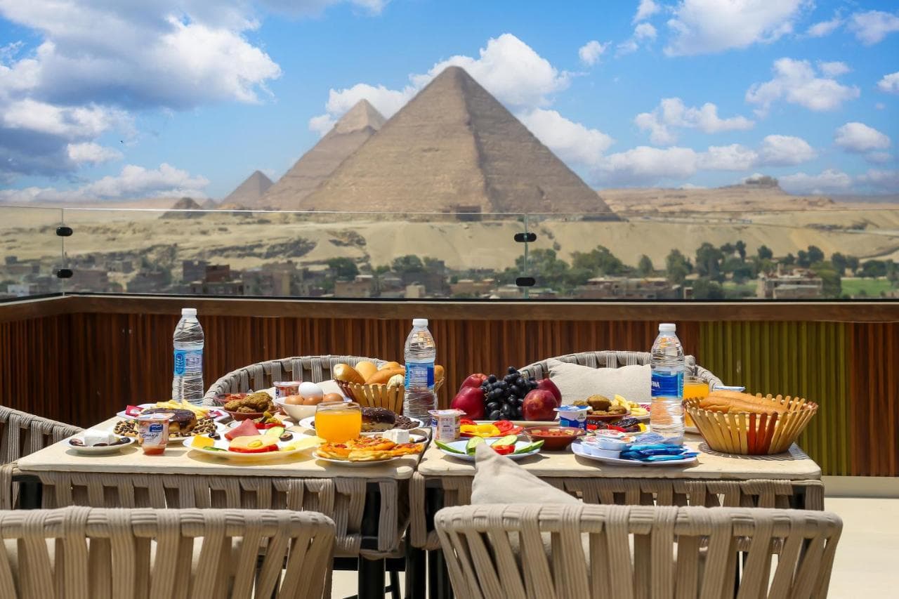 Crowne Pyramids View inn