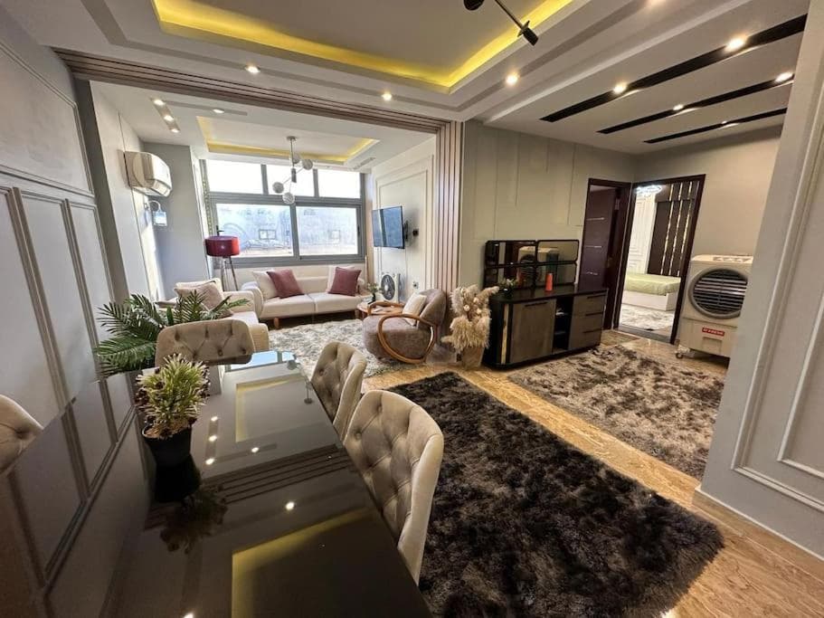 Elegant 3BR Seaview Apartment