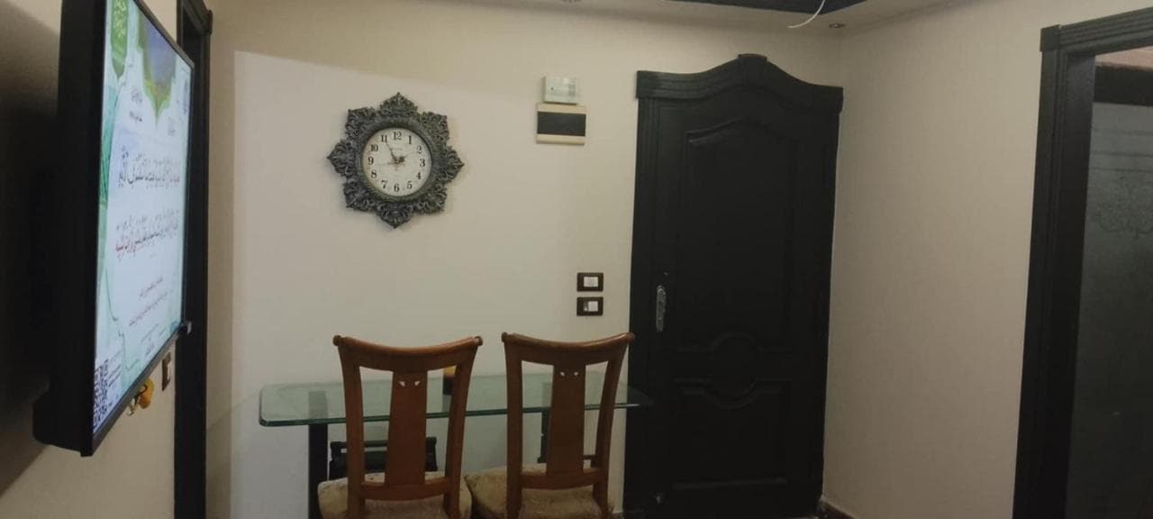 Enjoy modern cozy entire studio in a fancy building with Free Wi-Fi & AC and Flat screen TV in Loran in the heart of Alexandria