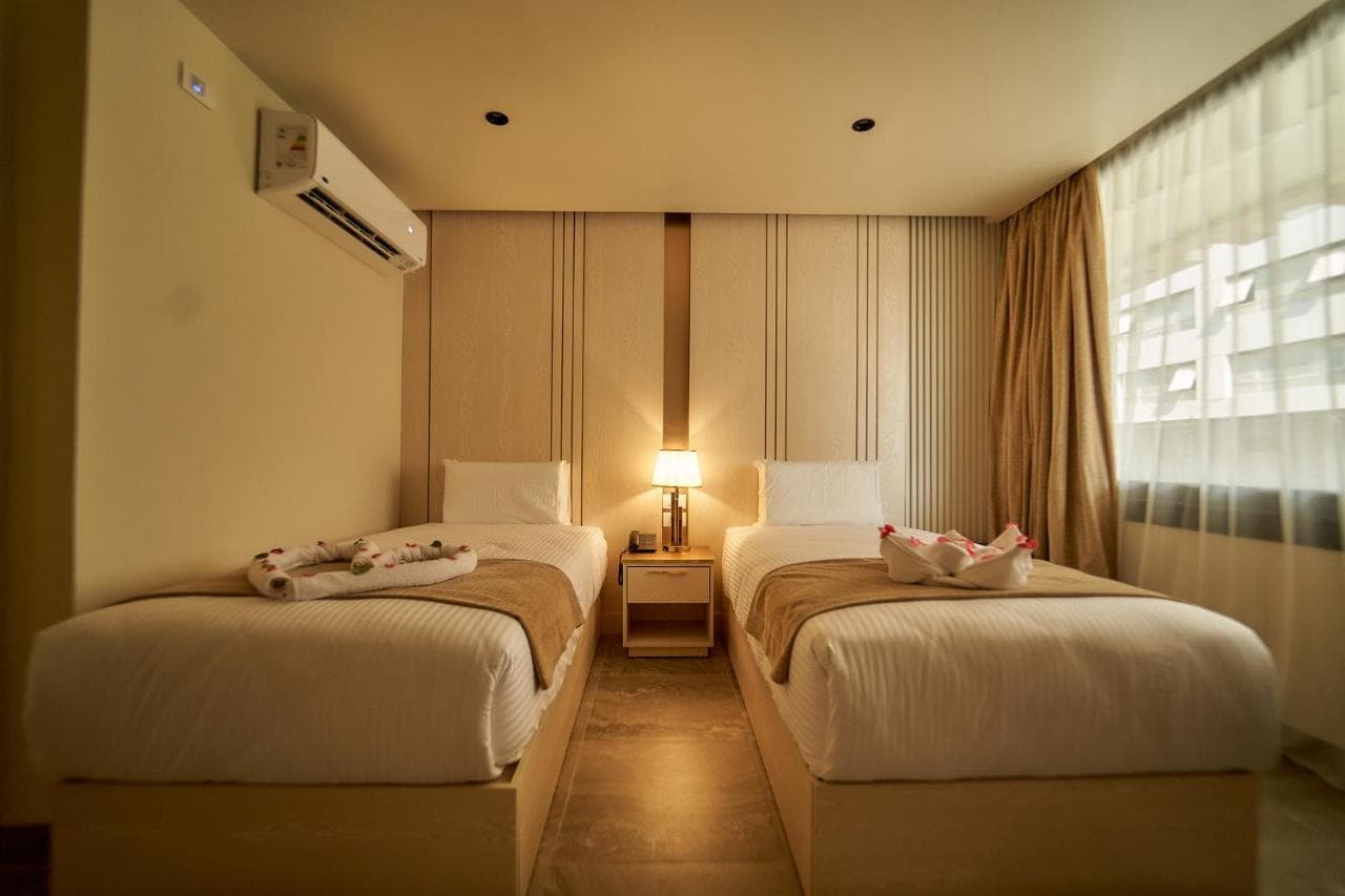 Gold's Pyramids Hotel