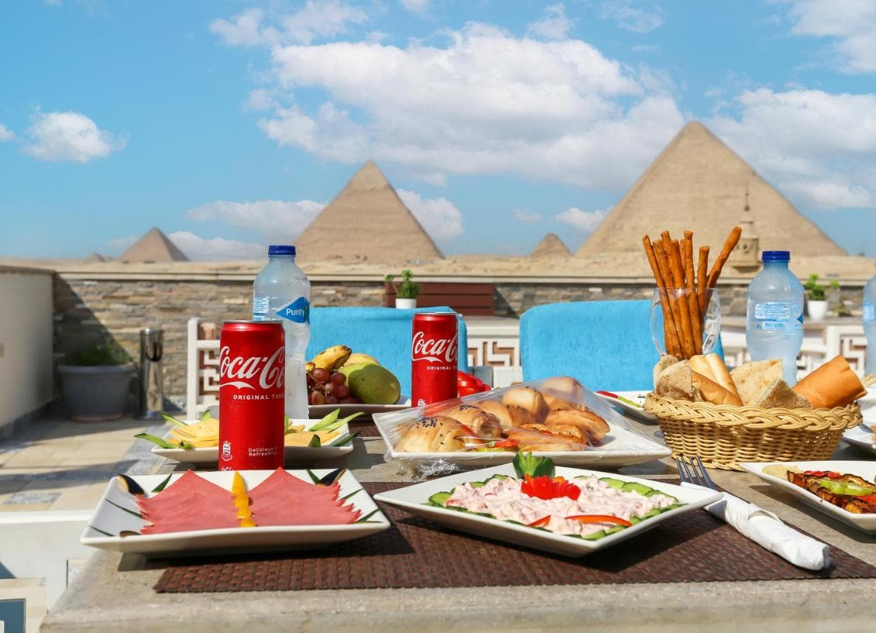 Pyramid Edge Hotel & Exclusive Pyramids View Rooftop
