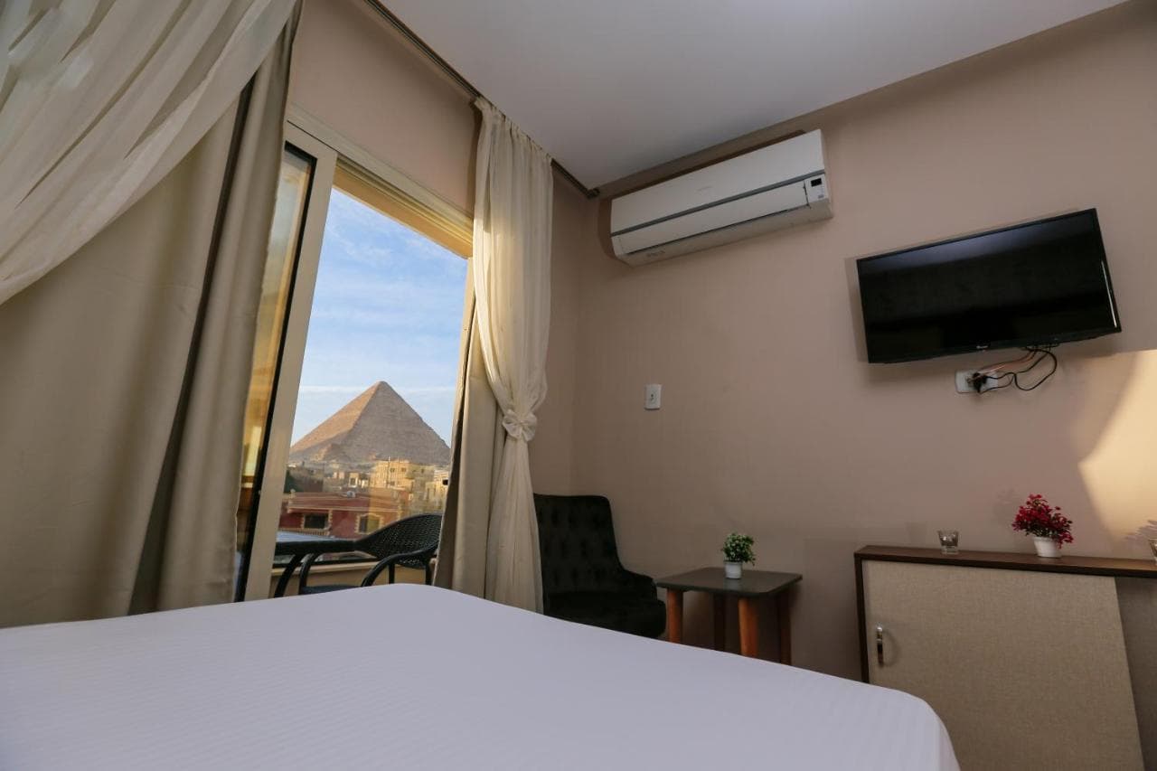 Sky Pyramids View Inn