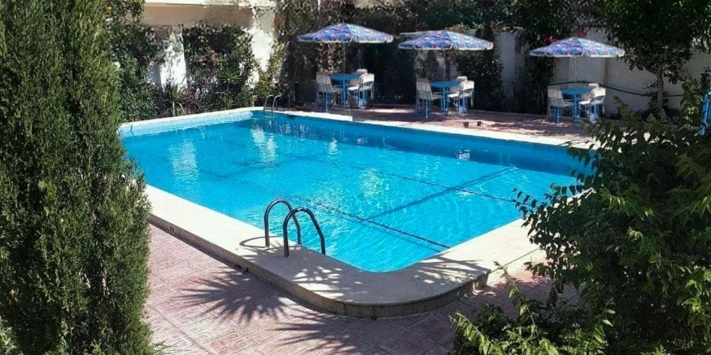 The blue Getaway family villa with XXL pool and AC