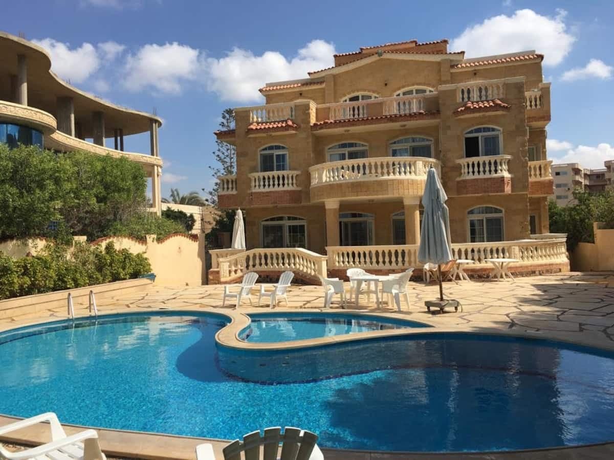 Beach-front villa with private pool - North Coast
