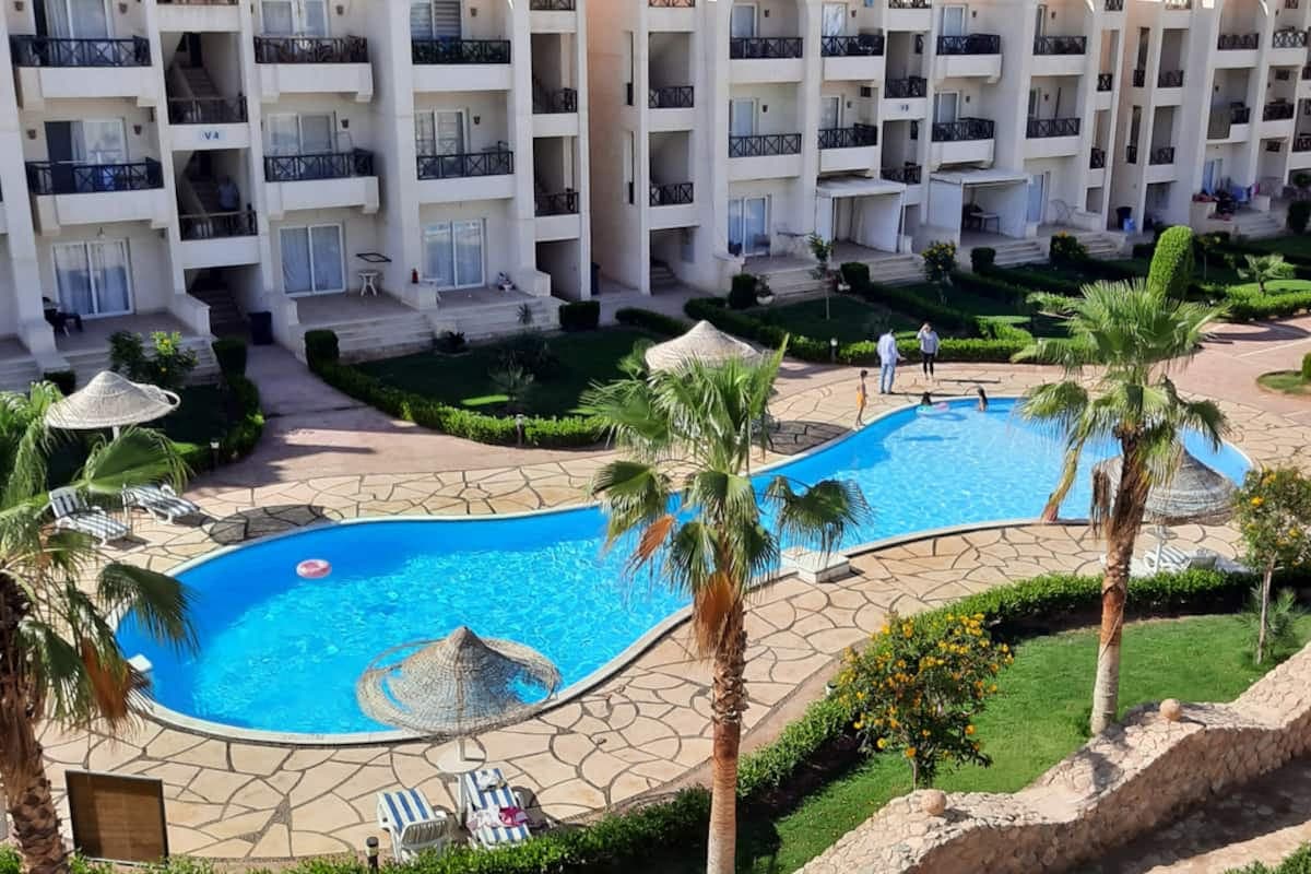 Great Location, Naama bay , fast wifi, pool front